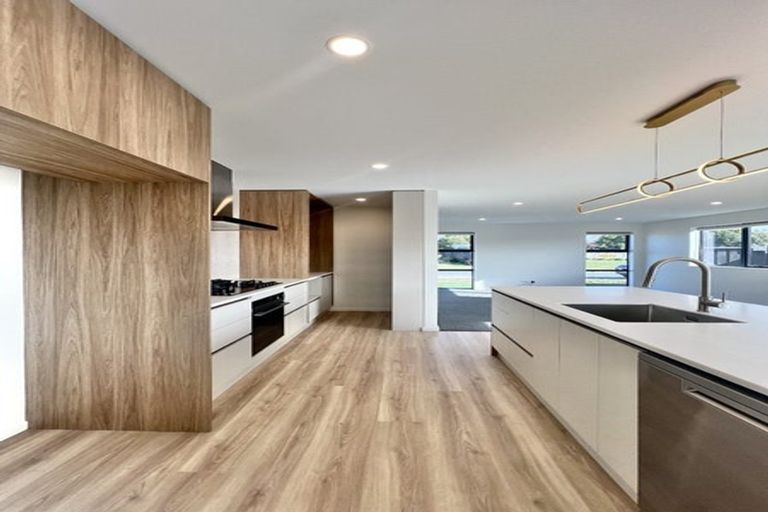 Photo of property in 28 Hanmer Crescent, Rangiora, 7400
