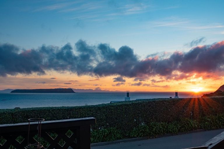 Photo of property in 64 Motuhara Road, Plimmerton, Porirua, 5026