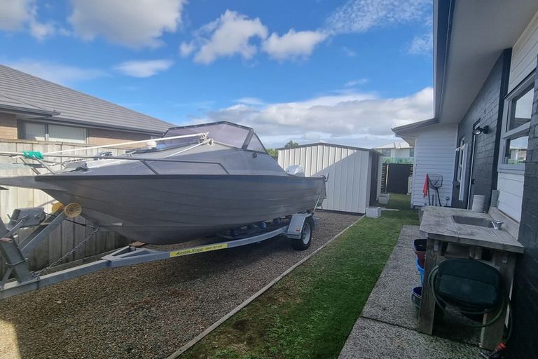 Photo of property in 16 Hoihere Drive, One Tree Point, 0118