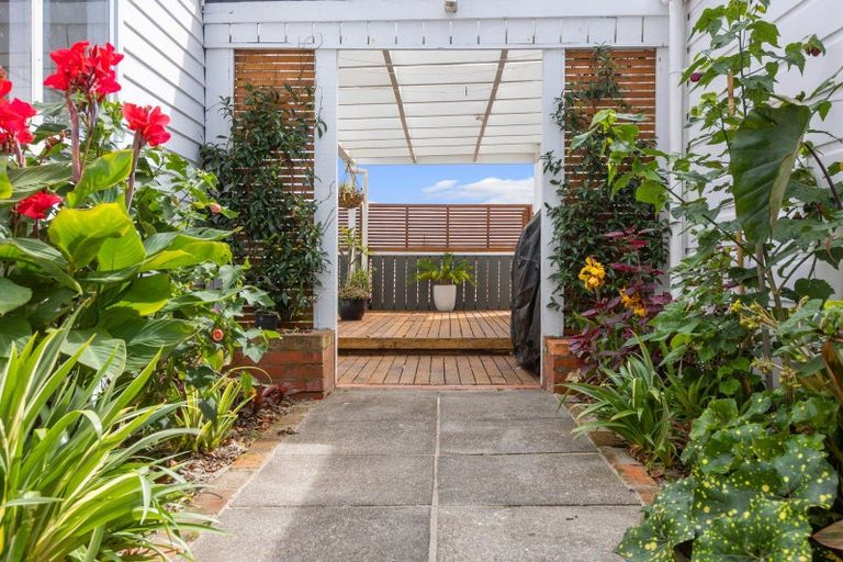 Photo of property in 54 Belt Road, New Plymouth, 4310