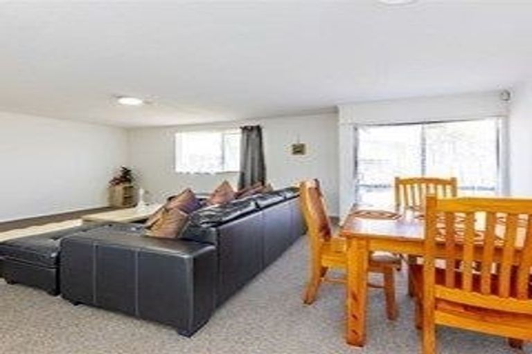 Photo of property in 2/61 Redcrest Avenue, Red Hill, Papakura, 2110