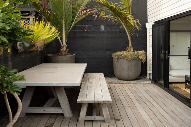 Photo of property in 1a Port Street, Mount Victoria, Wellington, 6011