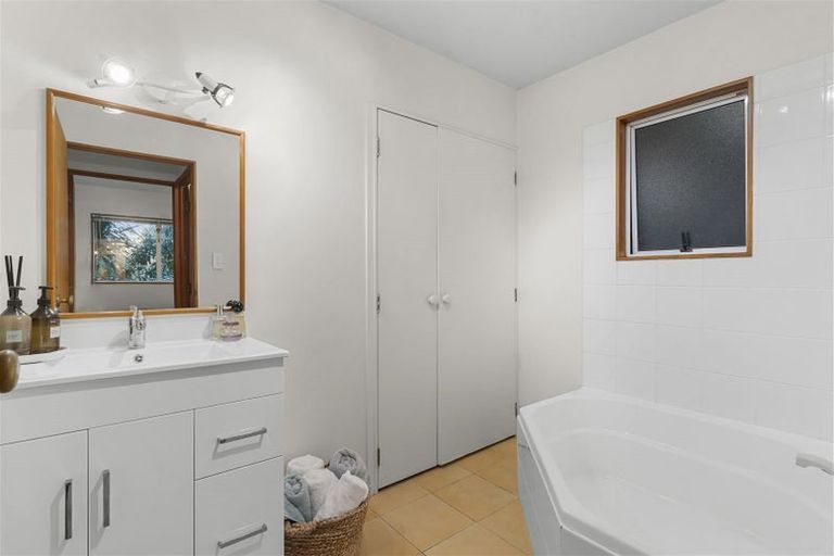 Photo of property in 1/51 Aeroview Drive, Beach Haven, Auckland, 0626