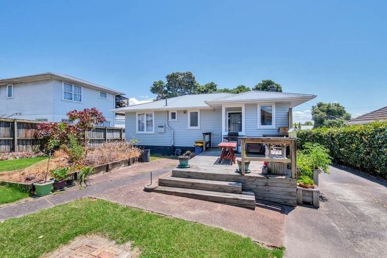 Photo of property in 42 Barrys Road, Glendene, Auckland, 0602