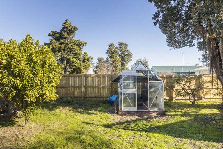Photo of property in 6 Coventry Street, Highbury, Palmerston North, 4412