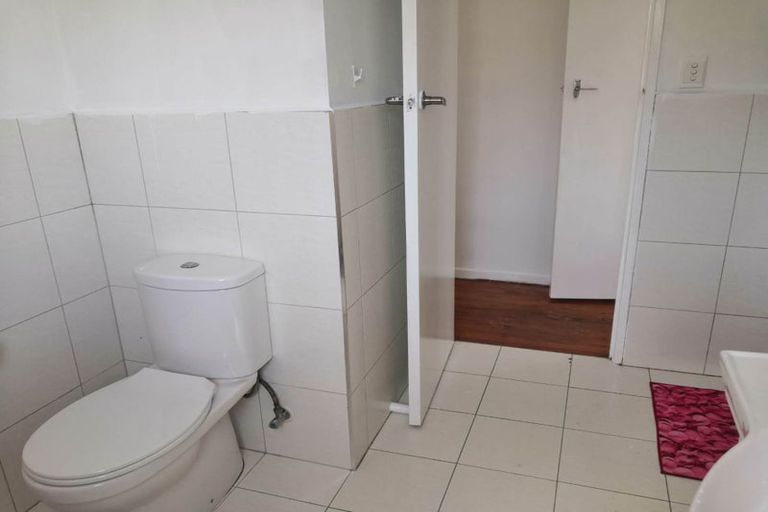 Photo of property in 30 Kingdale Road, Henderson, Auckland, 0610