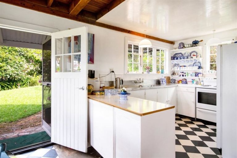 Photo of property in 209 Forest Road, Waiatarua, Auckland, 0612