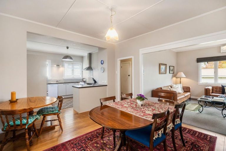 Photo of property in 24 Buscomb Avenue, Henderson, Auckland, 0610