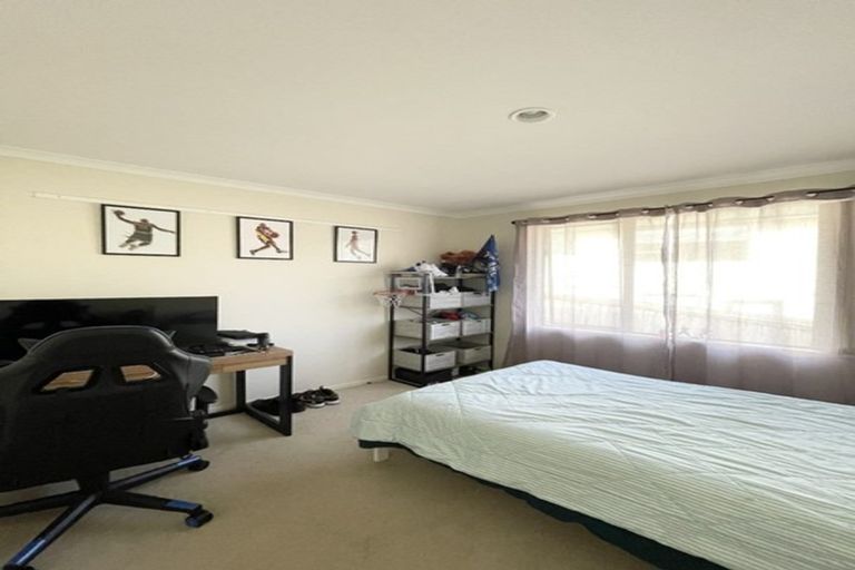 Photo of property in 38 Hewlett Road, Massey, Auckland, 0614