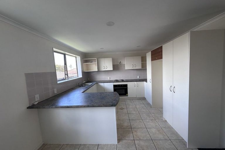 Photo of property in 30 Piriti Place, Weymouth, Auckland, 2103