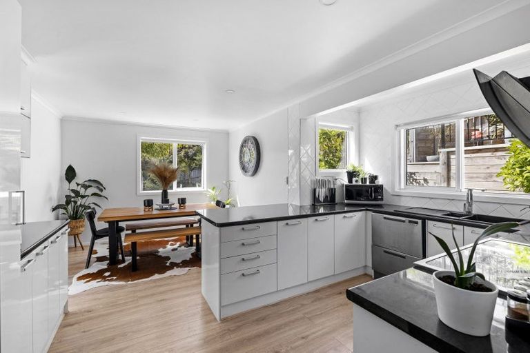 Photo of property in 43 Sutherland Road, Brookfield, Tauranga, 3110