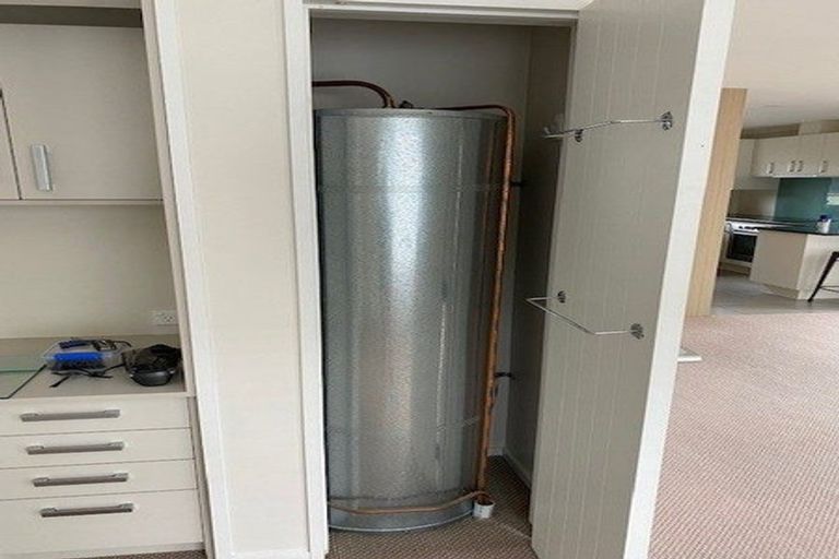 Photo of property in 1 Pohutukawa Avenue, Shelly Park, Auckland, 2014