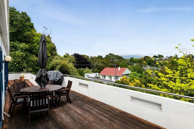 Photo of property in 117 Mangorei Road, Merrilands, New Plymouth, 4312