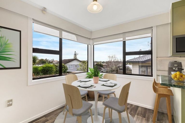 Photo of property in 120 Gossamer Drive, Pakuranga Heights, Auckland, 2010