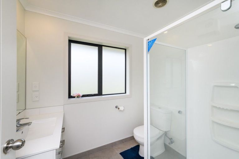Photo of property in 12 Gibraltar Way, Fitzherbert, Palmerston North, 4410