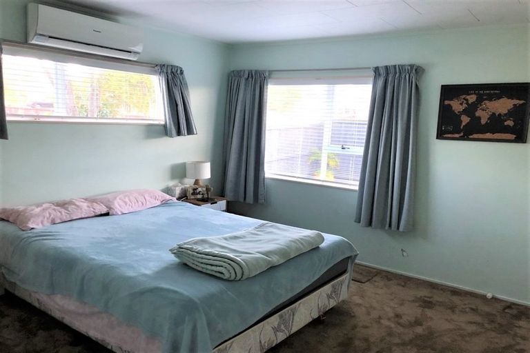 Photo of property in 25 Meadowvale Rise, Titirangi, Auckland, 0604