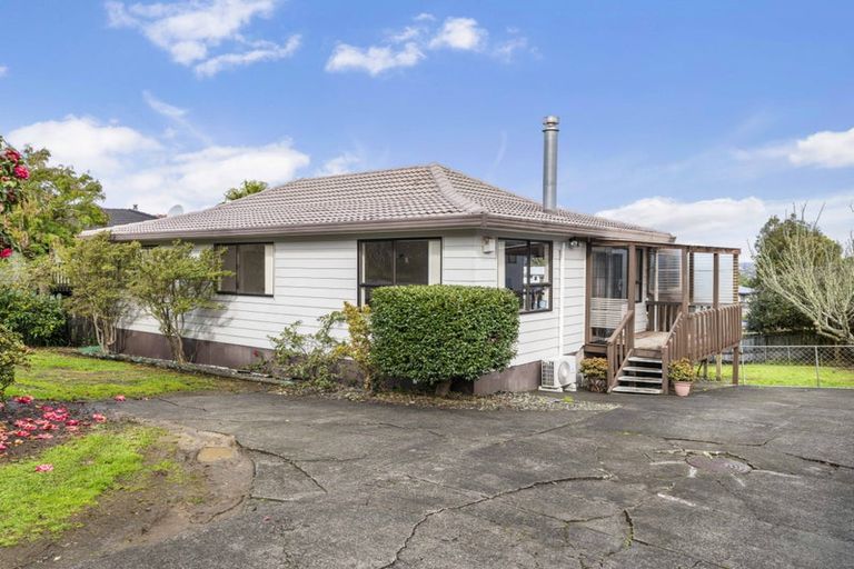 Photo of property in 35 Rehia Road, Massey, Auckland, 0614