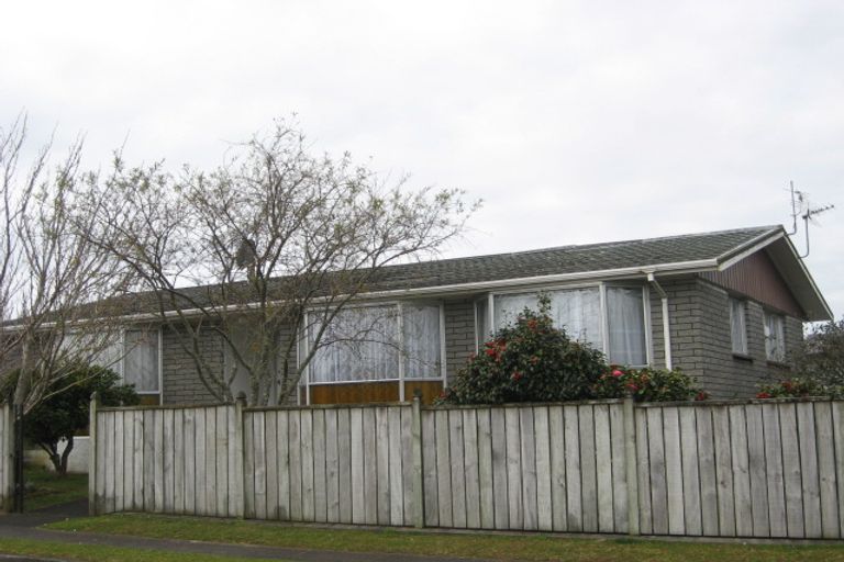 Photo of property in 1 Kelvin Place, Westown, New Plymouth, 4310