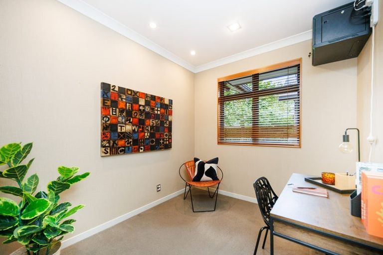 Photo of property in 7 Titirangi Drive, Fitzherbert, Palmerston North, 4471
