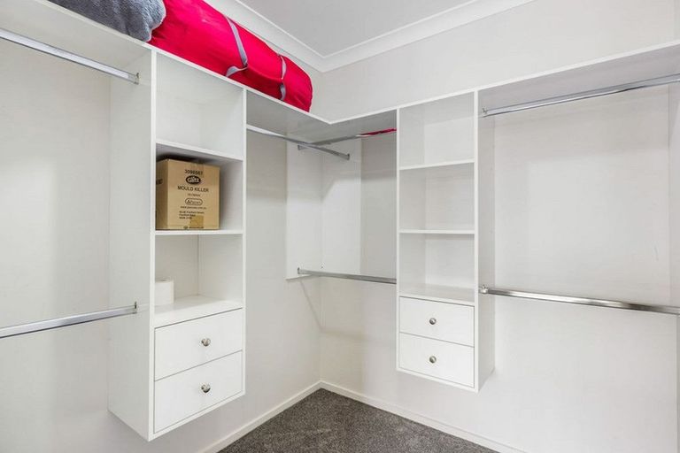 Photo of property in 8 Andy Crescent, Flat Bush, Auckland, 2016