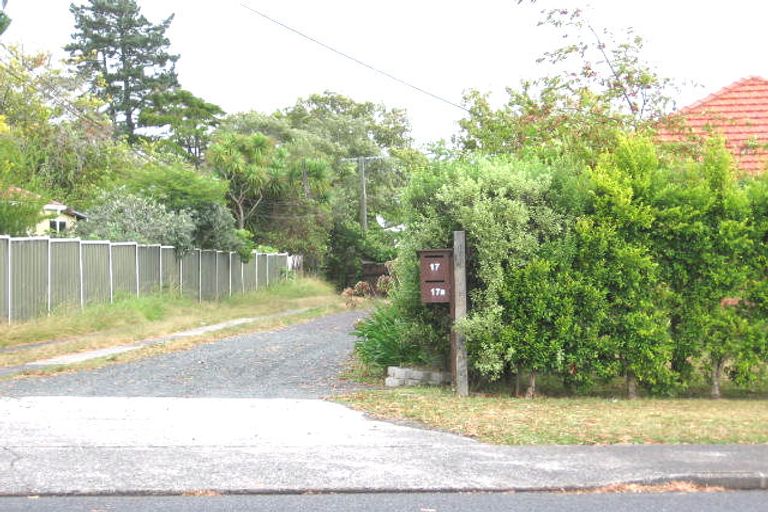 Photo of property in 17 Awaroa Road, Sunnyvale, Auckland, 0612