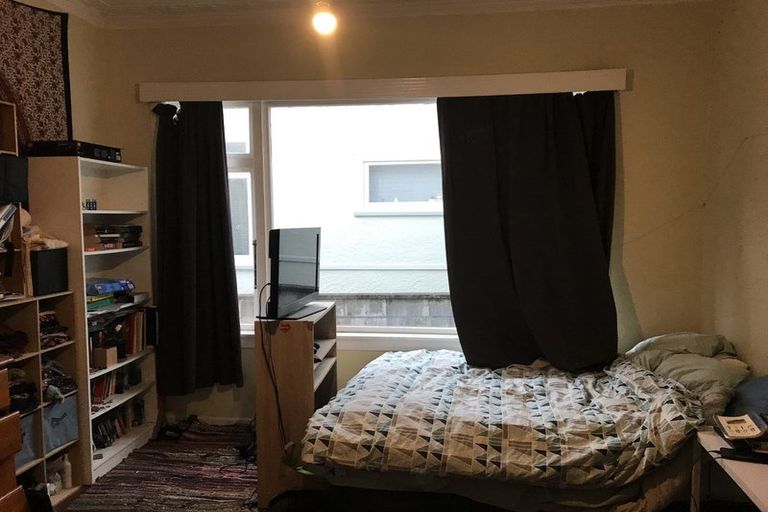 Photo of property in 11 Edge Hill, Mount Victoria, Wellington, 6011