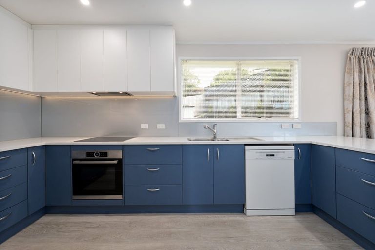 Photo of property in 17 Fitzwater Place, Henderson, Auckland, 0612