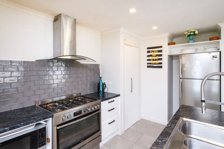 Photo of property in 12 Gibraltar Way, Fitzherbert, Palmerston North, 4410