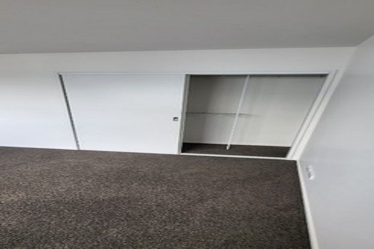 Photo of property in 15a Chadwick Crescent, Mangere East, Auckland, 2024