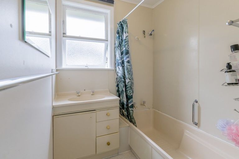 Photo of property in 35 Saint Annes Street, Levin, 5510