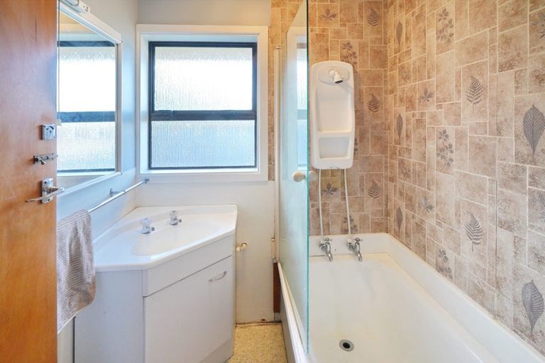 Photo of property in 17 Ontario Place, Wainoni, Christchurch, 8061