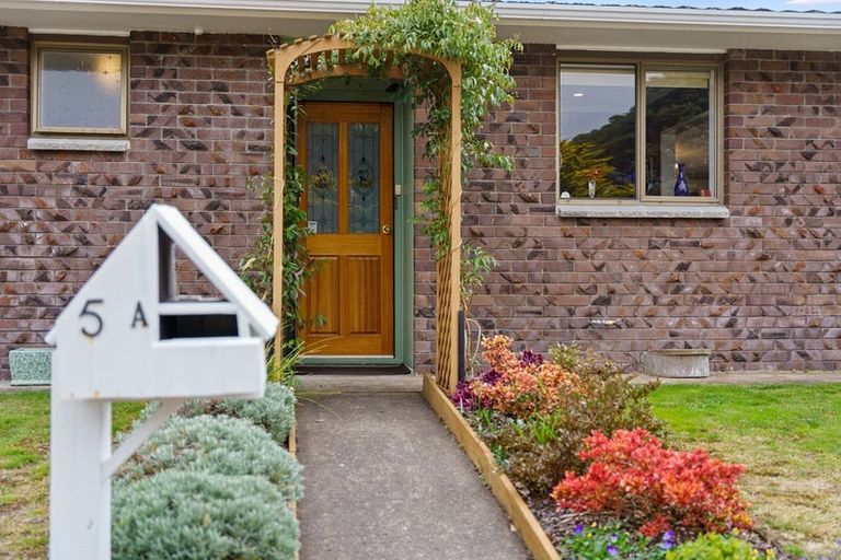 Photo of property in 5a Rutherford Drive, Waikanae Beach, Waikanae, 5036