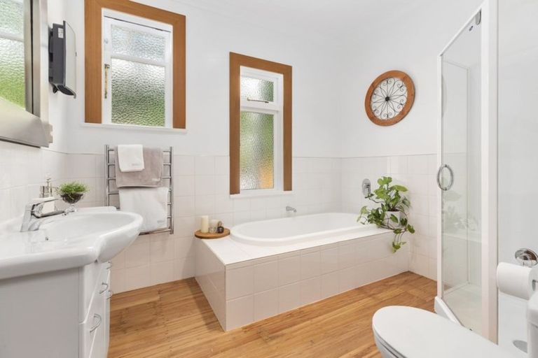 Photo of property in 21 Cavendish Square, Strathmore Park, Wellington, 6022