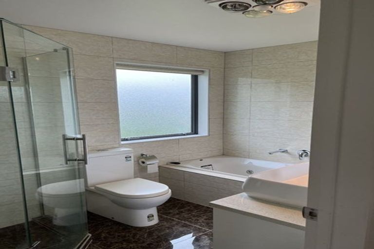 Photo of property in 28 The Enclave, Totara Heights, Auckland, 2105