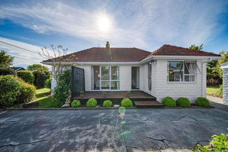 Photo of property in 64 Farquhars Road, Redwood, Christchurch, 8051