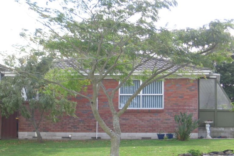 Photo of property in 2/10 Frank Evans Place, Henderson, Auckland, 0610