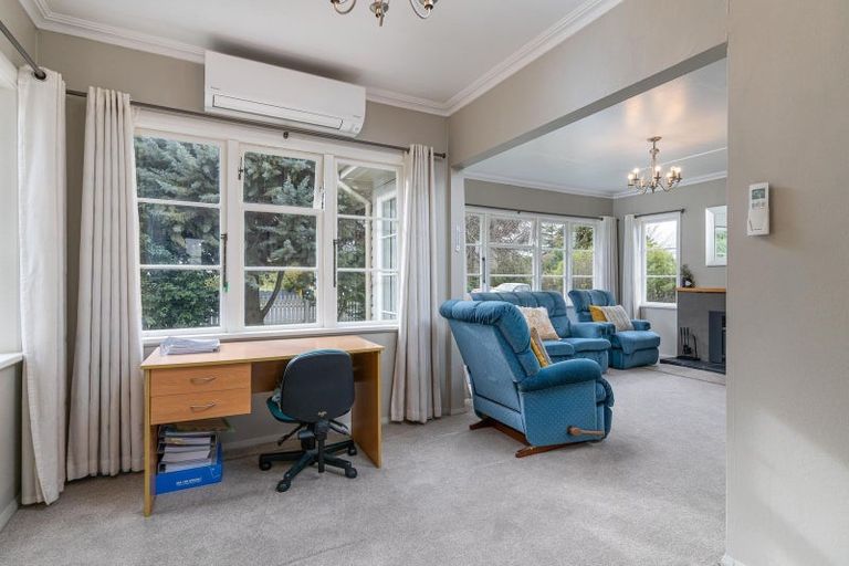 Photo of property in 17 Lansdowne Crescent, Lansdowne, Masterton, 5810