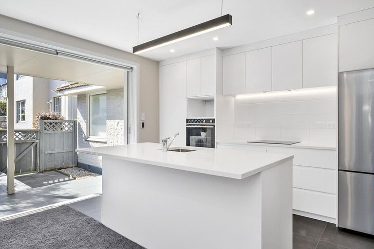 Photo of property in 53 Manor Place, Dunedin Central, Dunedin, 9016