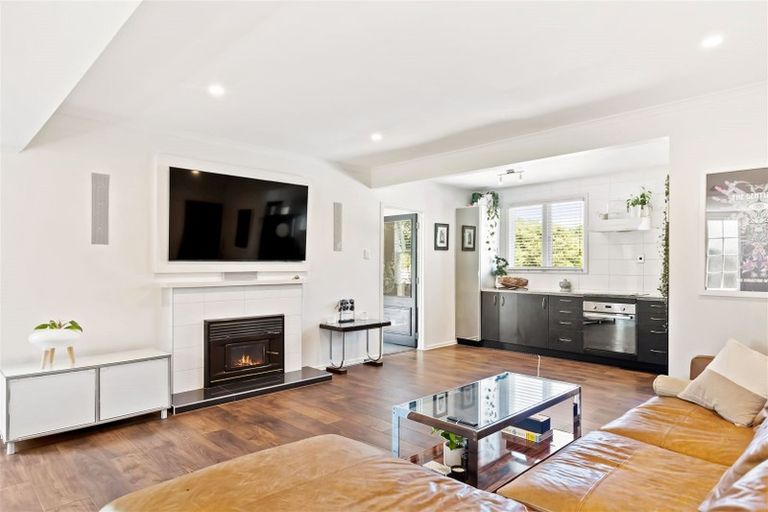 Photo of property in 9 Paewai Road, Glen Eden, Auckland, 0602