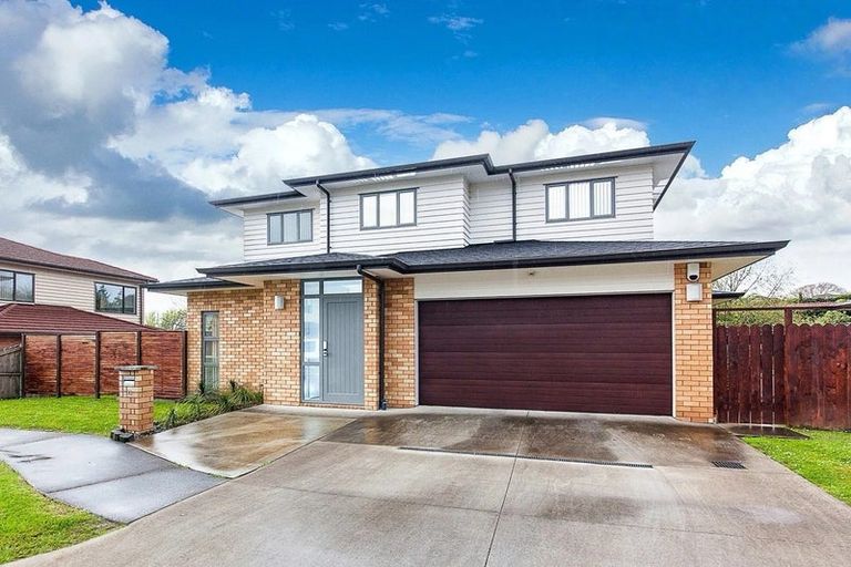 Photo of property in 33 Midhurst Avenue, Henderson, Auckland, 0612