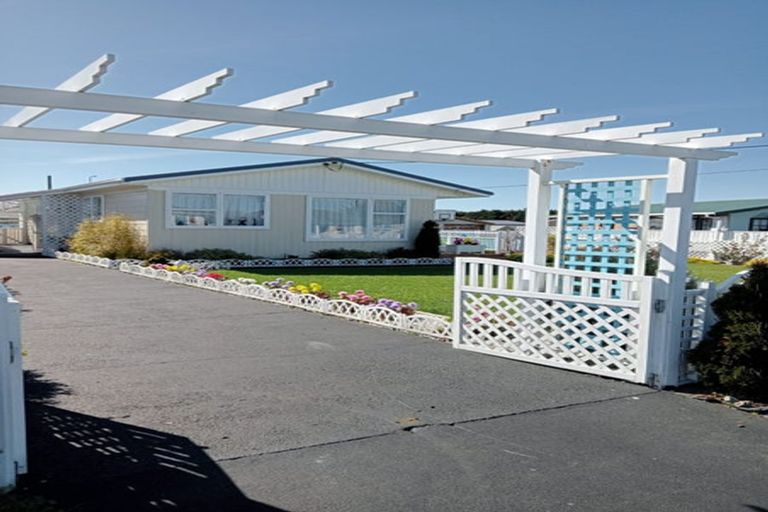 Photo of property in 11 Iredale Road, Hawera, 4610