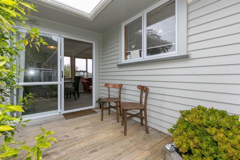 Photo of property in 42 Cumberland Street, Merrilands, New Plymouth, 4312