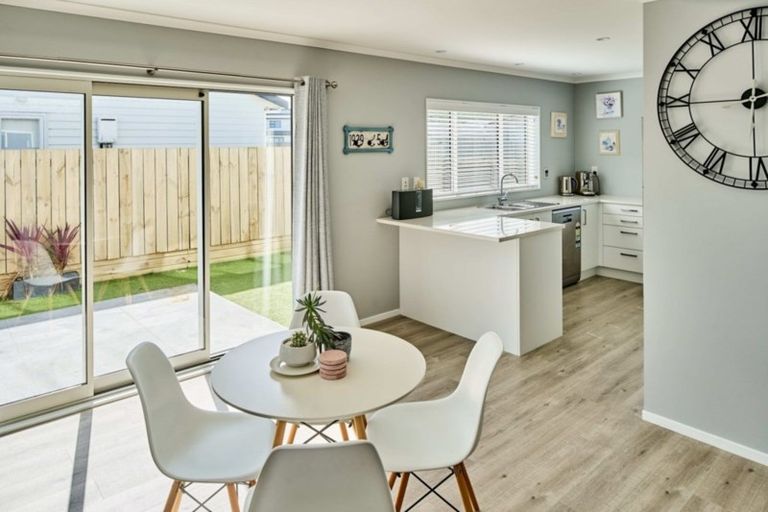 Photo of property in 2b Belize Grove, Grenada Village, Wellington, 6037