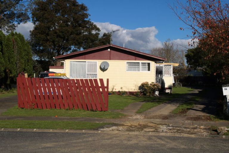 Photo of property in 4 Chisholm Place, Mangere East, Auckland, 2024