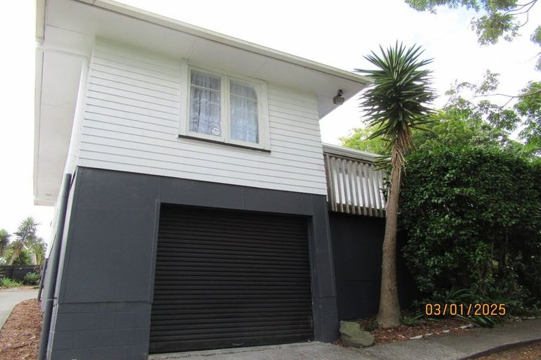 Photo of property in 17 Oreil Avenue, West Harbour, Auckland, 0618