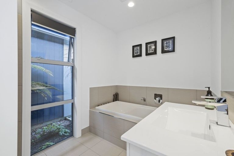 Photo of property in 31 Magnolia Rise, Waipahihi, Taupo, 3330