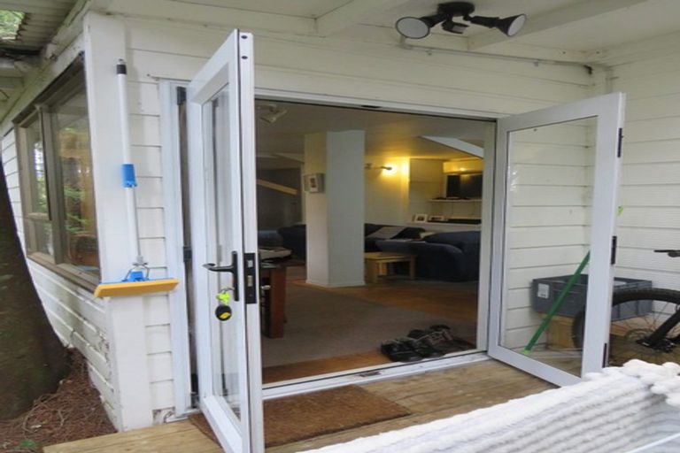 Photo of property in 2 Windy Ridge Road, Glenfield, Auckland, 0629