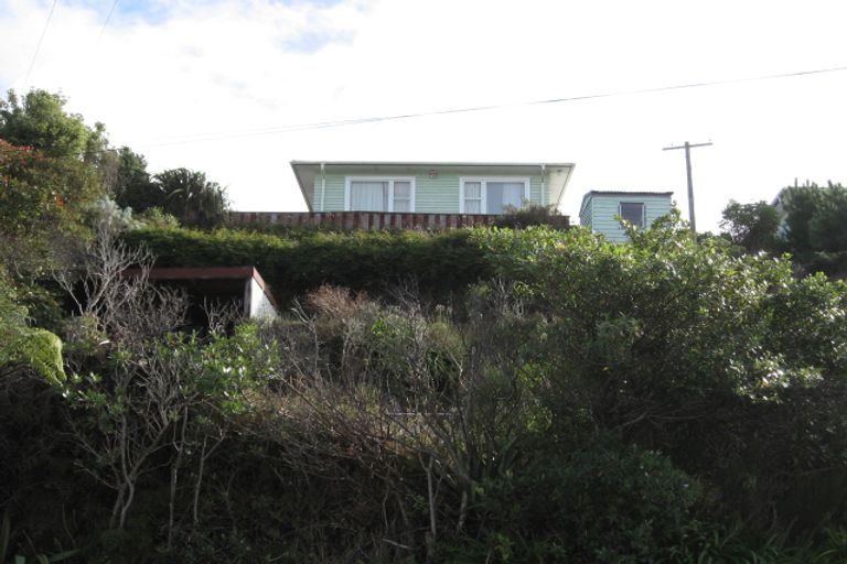 Photo of property in 70 Ruskin Road, Newlands, Wellington, 6037