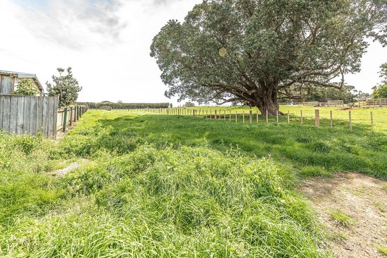Photo of property in 28 Weraroa Road, Waverley, 4510