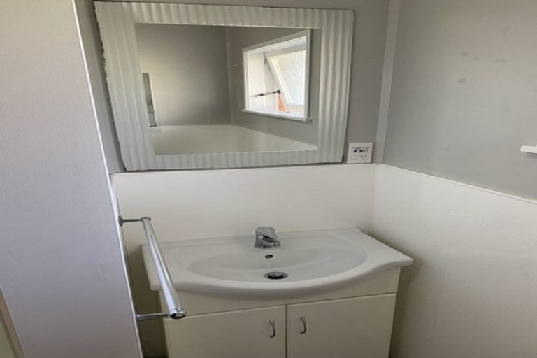 Photo of property in 18 Diana Drive, Glenfield, Auckland, 0627